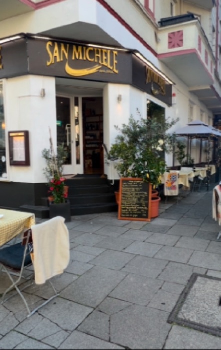 Eingang des San Michele in der Kanalstraße